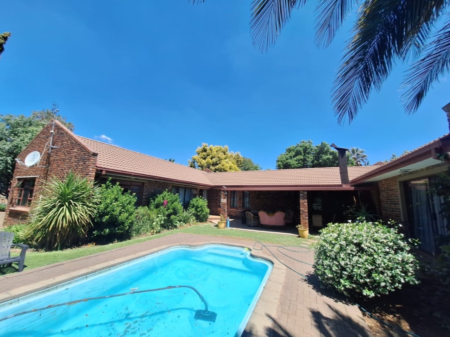 12 Bedroom Property for Sale in Pellissier Free State